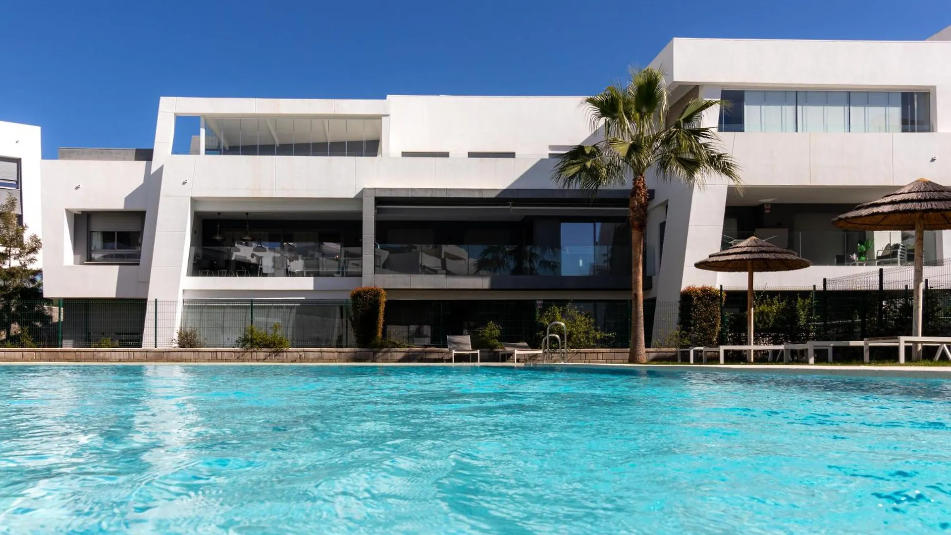 Beautiful 1-Bedroom Apartment In Estepona 0*,  Spanje